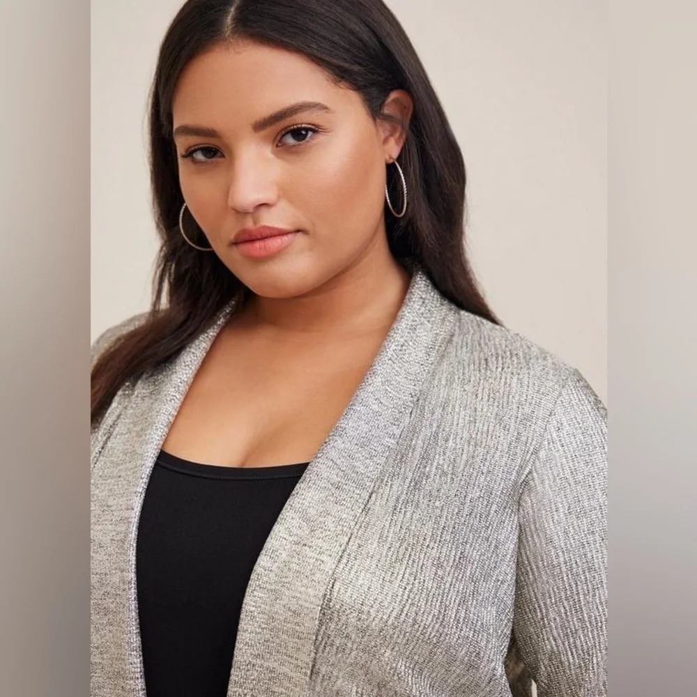 Torrid Metallic Knit Open Front Cardigan Silver Shimmer Plus Size 2 2X NWT NEW - Picture 2 of 10